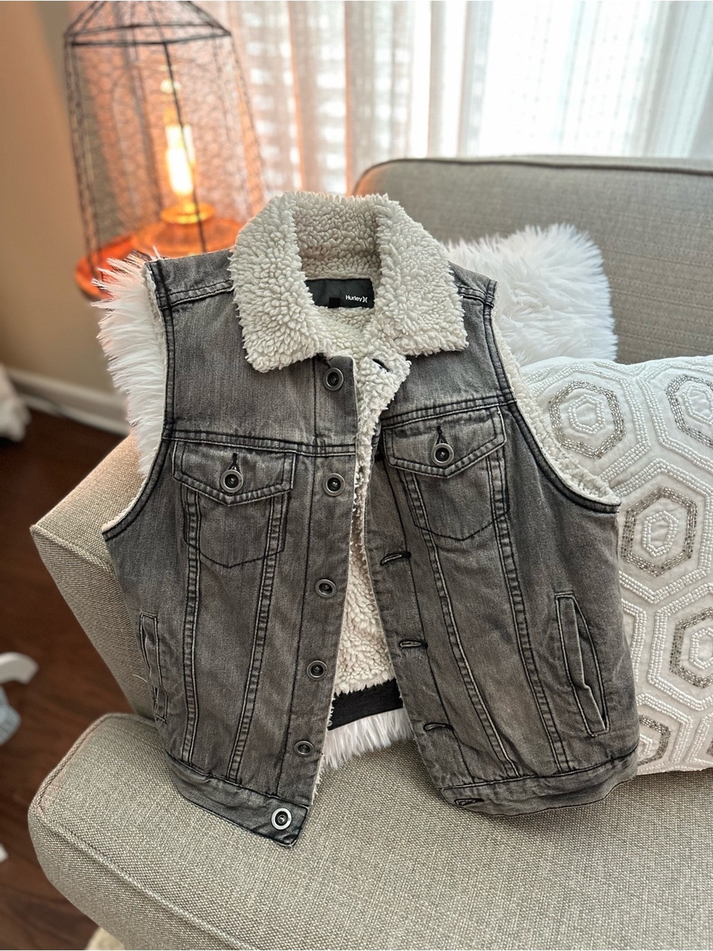 Hudson Jeans Gray Sherpa-Lined Denim Vest with White Faux-Shearling Collar - Picture 2 of 3